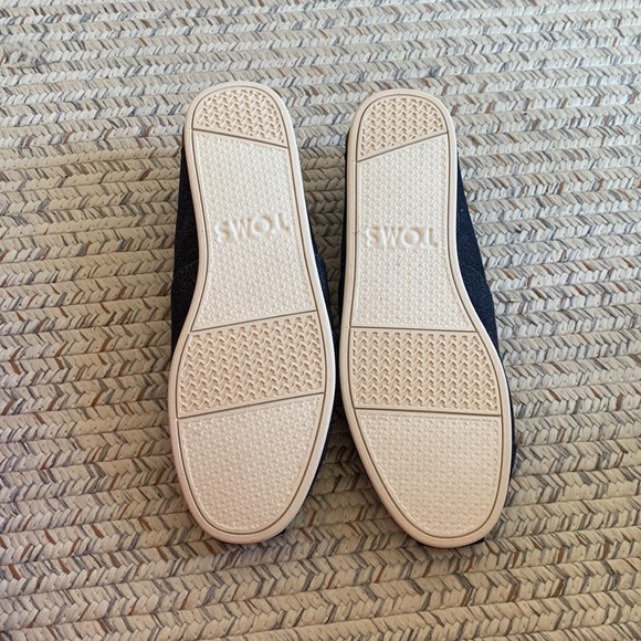 Mens TOMS - Picture 2 of 2